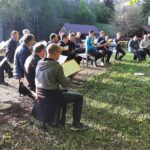 Pevska vaja pri lovskem domu na Štefanji Gori.