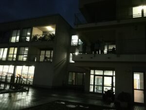 Poslušalci so zasedli najimenitnejše sedeže na balkonih.