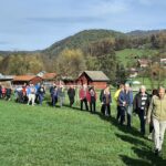 Naša četica koraka, strumno in veselo...