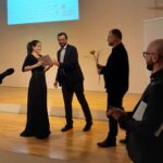 Nagrada iz rok strokovnega spremljevalca revije Sebastjana Vrhovnika gre v roke naše zborovodkinje Neže Križnar Ristič.