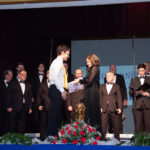 Spominska zahvala iz rok naših gostiteljev.