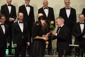 Skromna pozornost za našo zborovodkinjo.